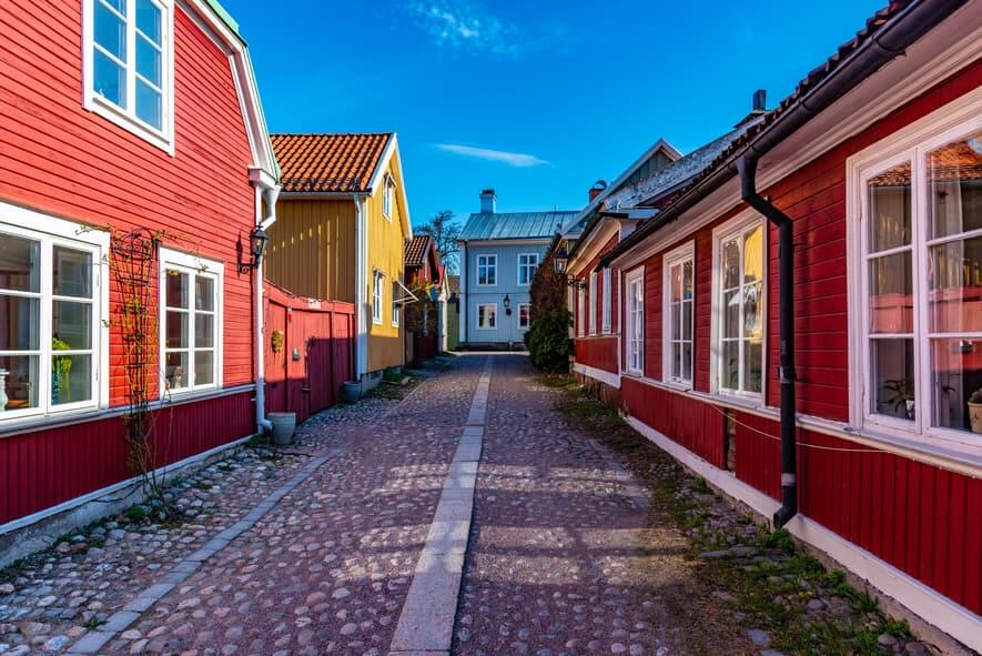 Färgglada sommarhus i Sverige